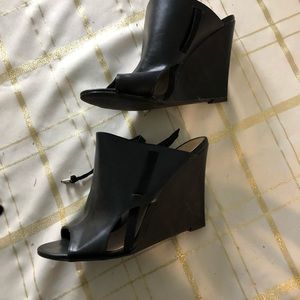 Black wedges